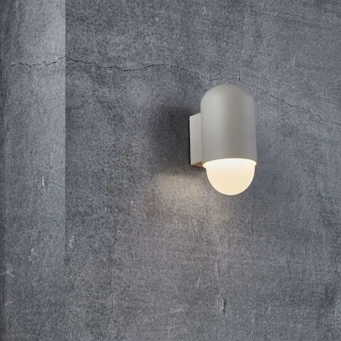 v&auml;gglampa i trappan